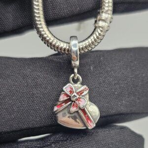 SILVER 925 GIFT WRAPPED HEART DANGLE CHARM